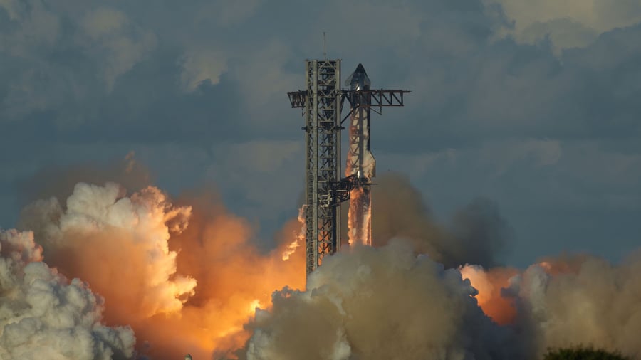 SpaceX-Projekt : Riesen-Rakete Starship absolviert elften Testflug