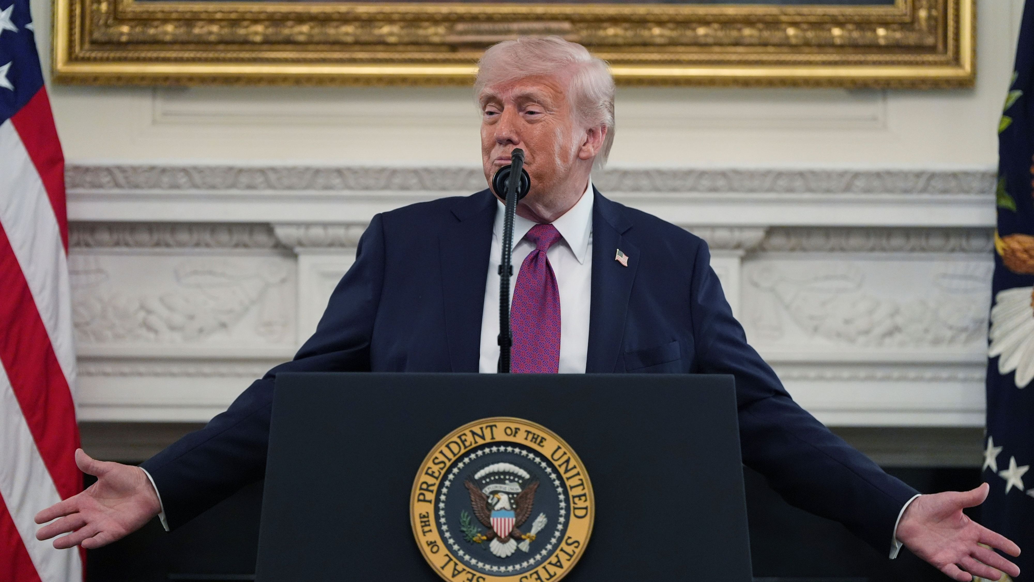 Iran-Krieg: Trump verlängert Waffenruhe mit dem Iran - Frachter-Beschuss in Straße von Hormus