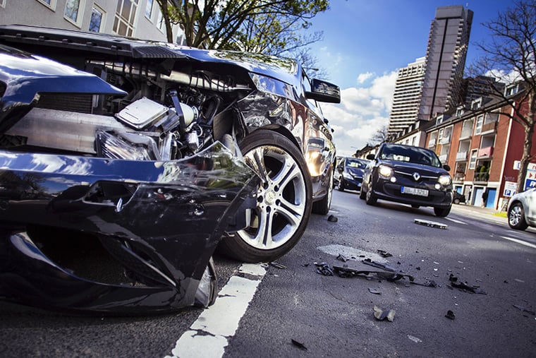 Unfall mit dem Firmenwagen Wer zahlt den Schaden am Dienstwagen?