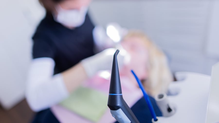 Rentenkasse: Berlins Zahnärzte-Versorgungswerk verklagt Ex-Direktor auf knapp 50 Millionen Euro