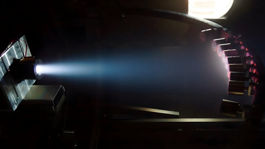 Gamechanger: Wie Forscher Satelliten mit Luft betreiben wollen