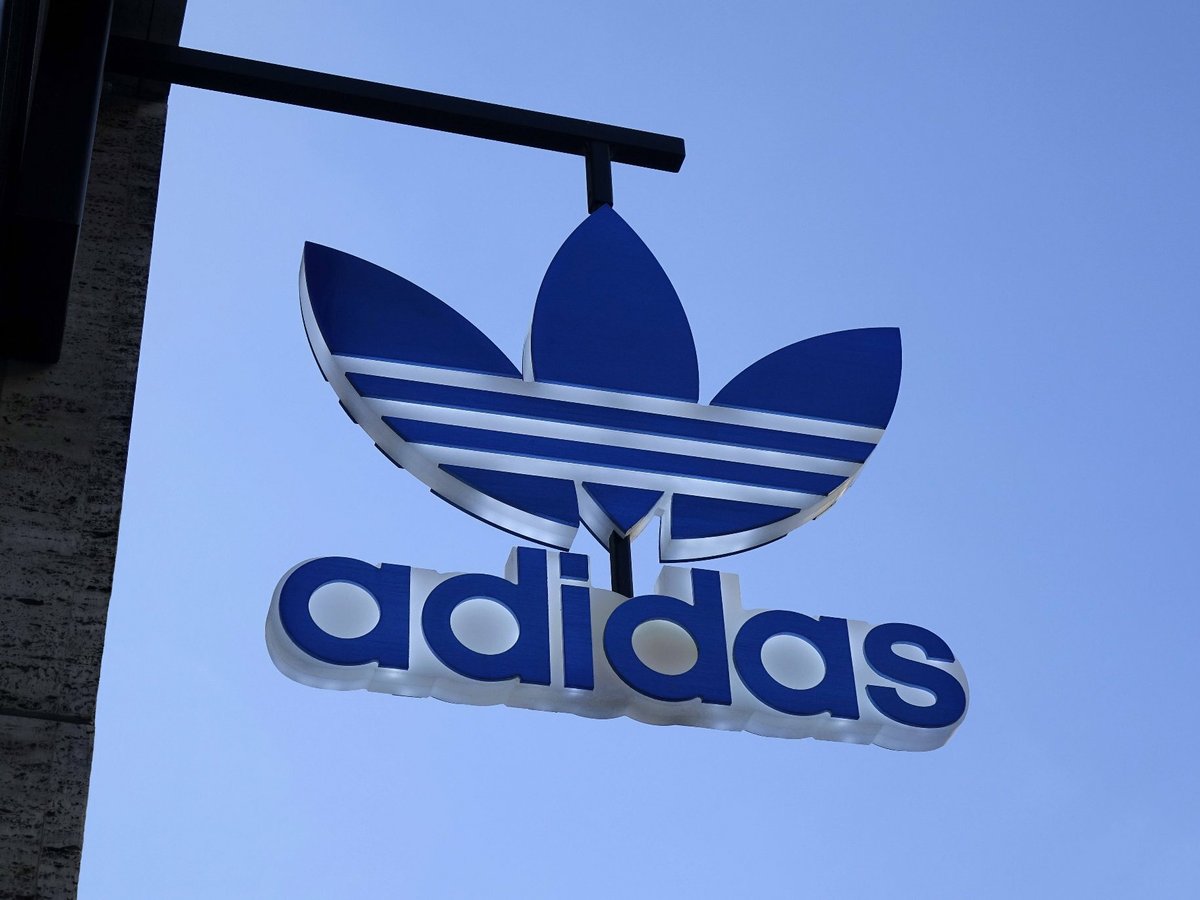 Quartalszahlen 2022 Adidas dampft Gewinn und Umsatzprognose deutlich ein