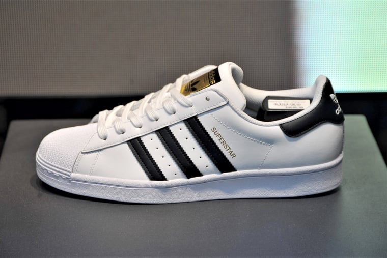 Von Adilette uber Stan Smith bis Porzellan Adidas Modelle die Geschichte schrieben