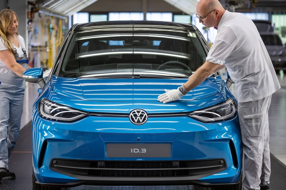 Elektromobilität 2025 sind Elektroautos erstmals günstiger als Verbrenner
