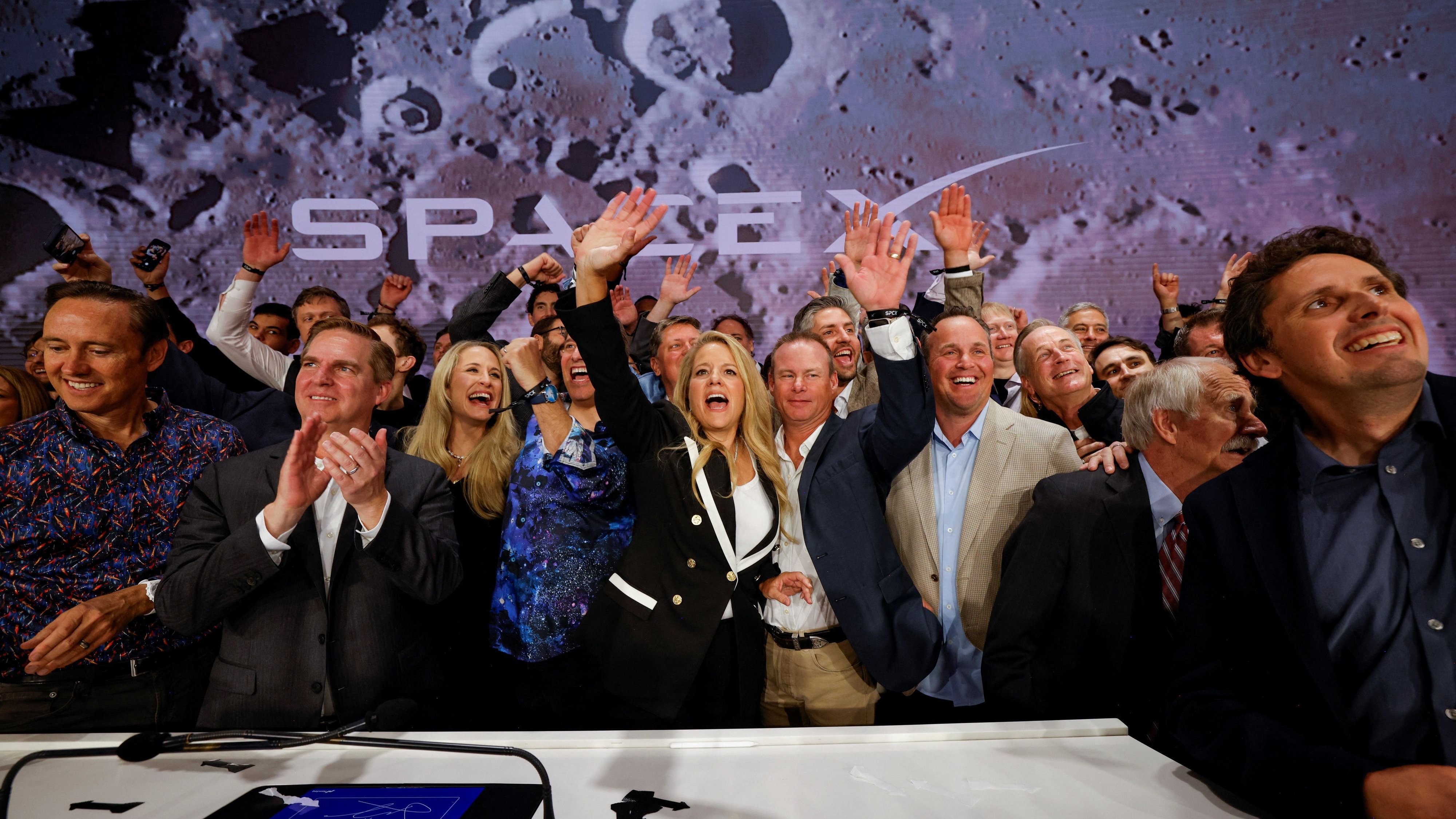 SpaceX-Börsengang: SpaceX-Aktie startet mit Kursplus von elf Prozent
