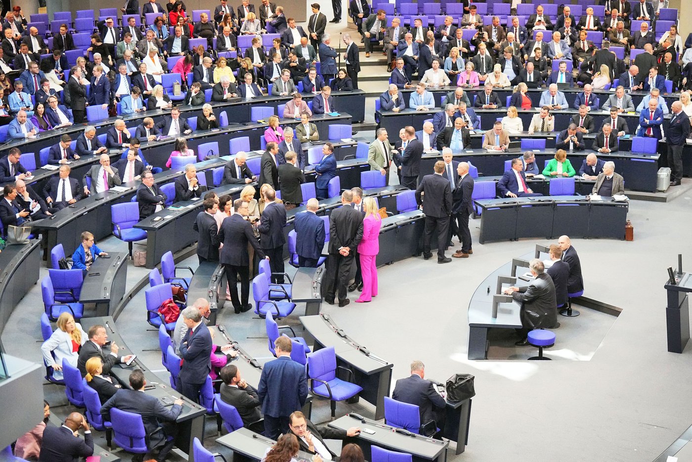 Chancellor election: Friedrich Merz elected Chancellor with 325 votes