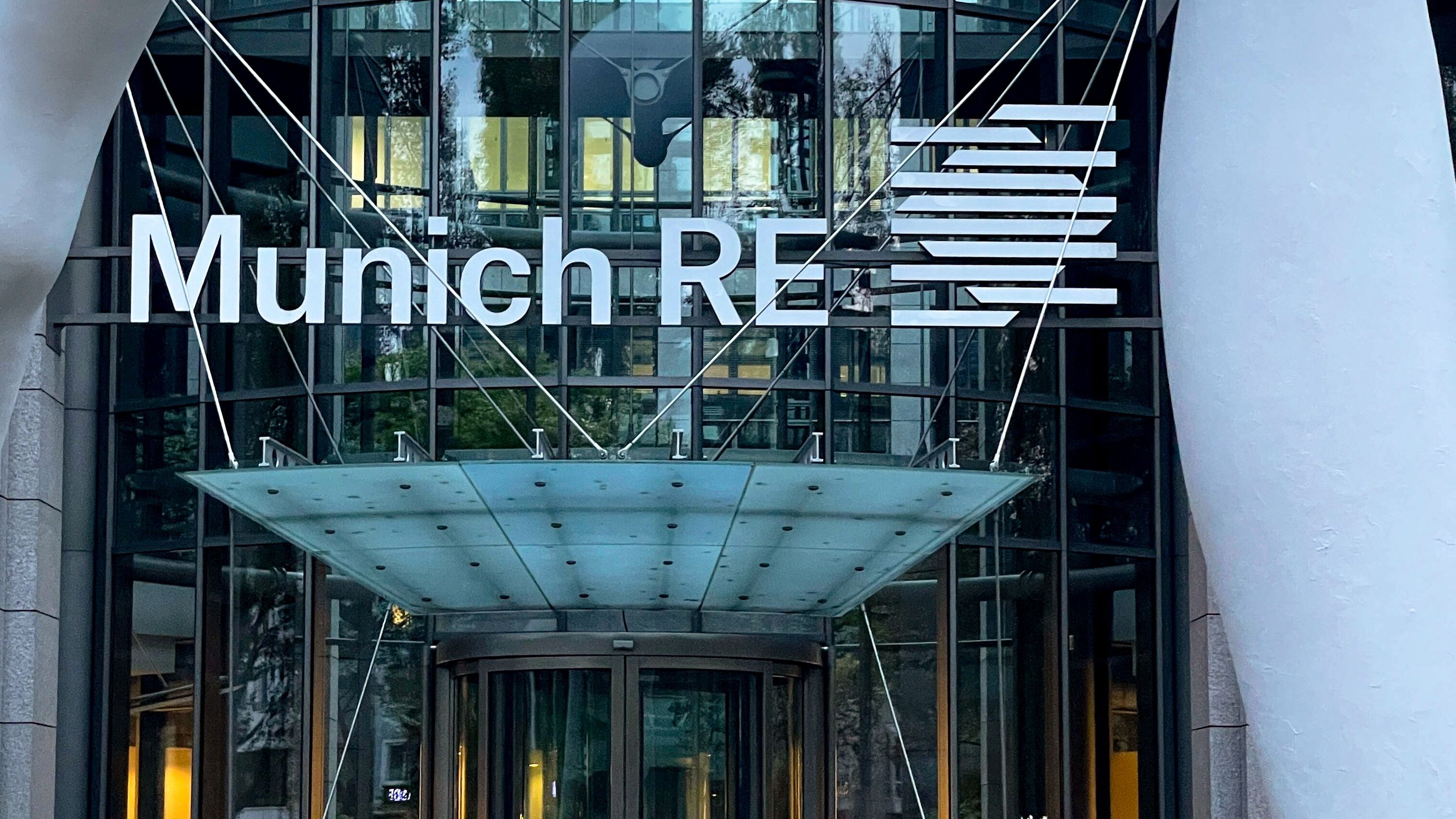 Versicherer Münchener Rück peilt 2026 mehr Gewinn an