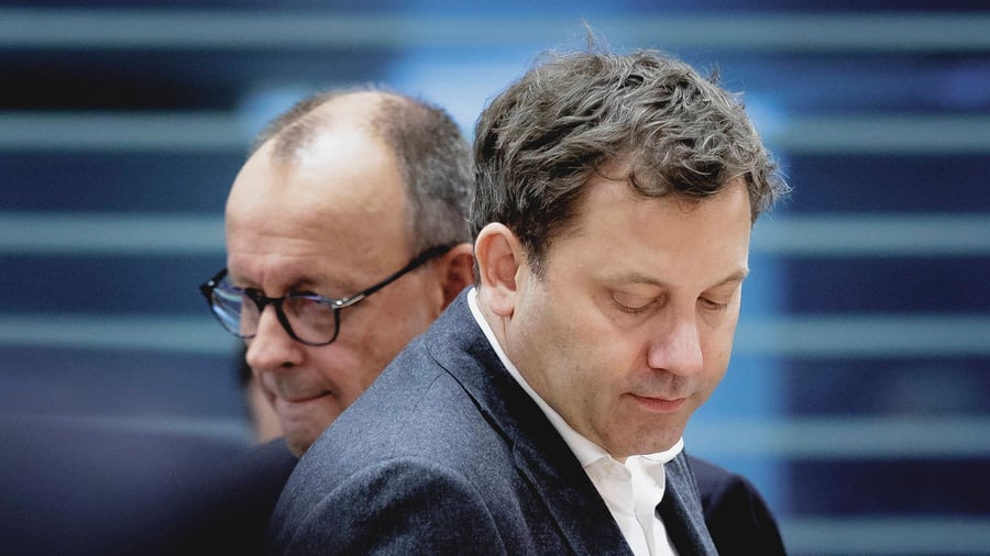 l r friedrich merz cdu bundeskanzler und lars klingbeil bundesminister der finanzen aufgenommen