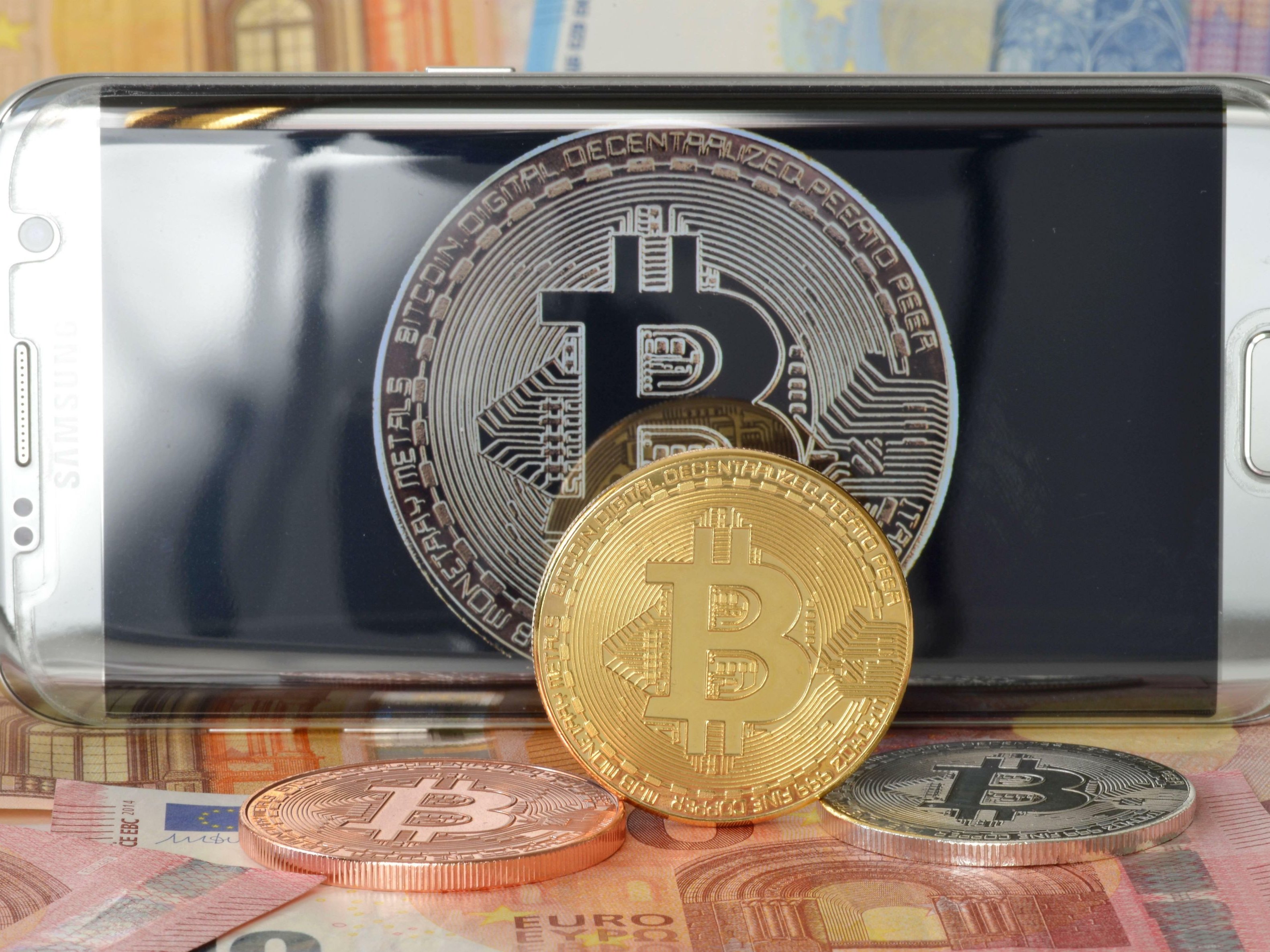 Blockchain: „Auf einem Smartphone kann man Hunderttausende Euro speichern“