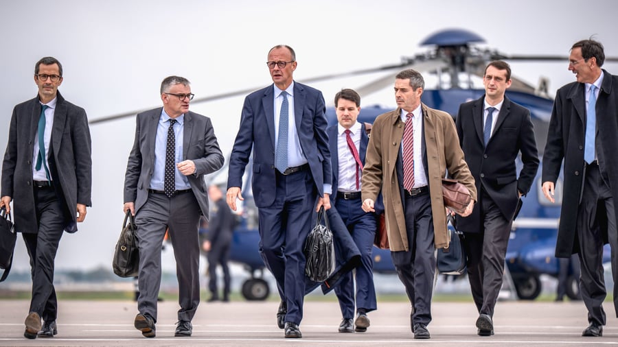 Friedrich Merz' Außenpolitik: Wenn der Kanzler sich an den Rand der Weltpolitik drängen lässt