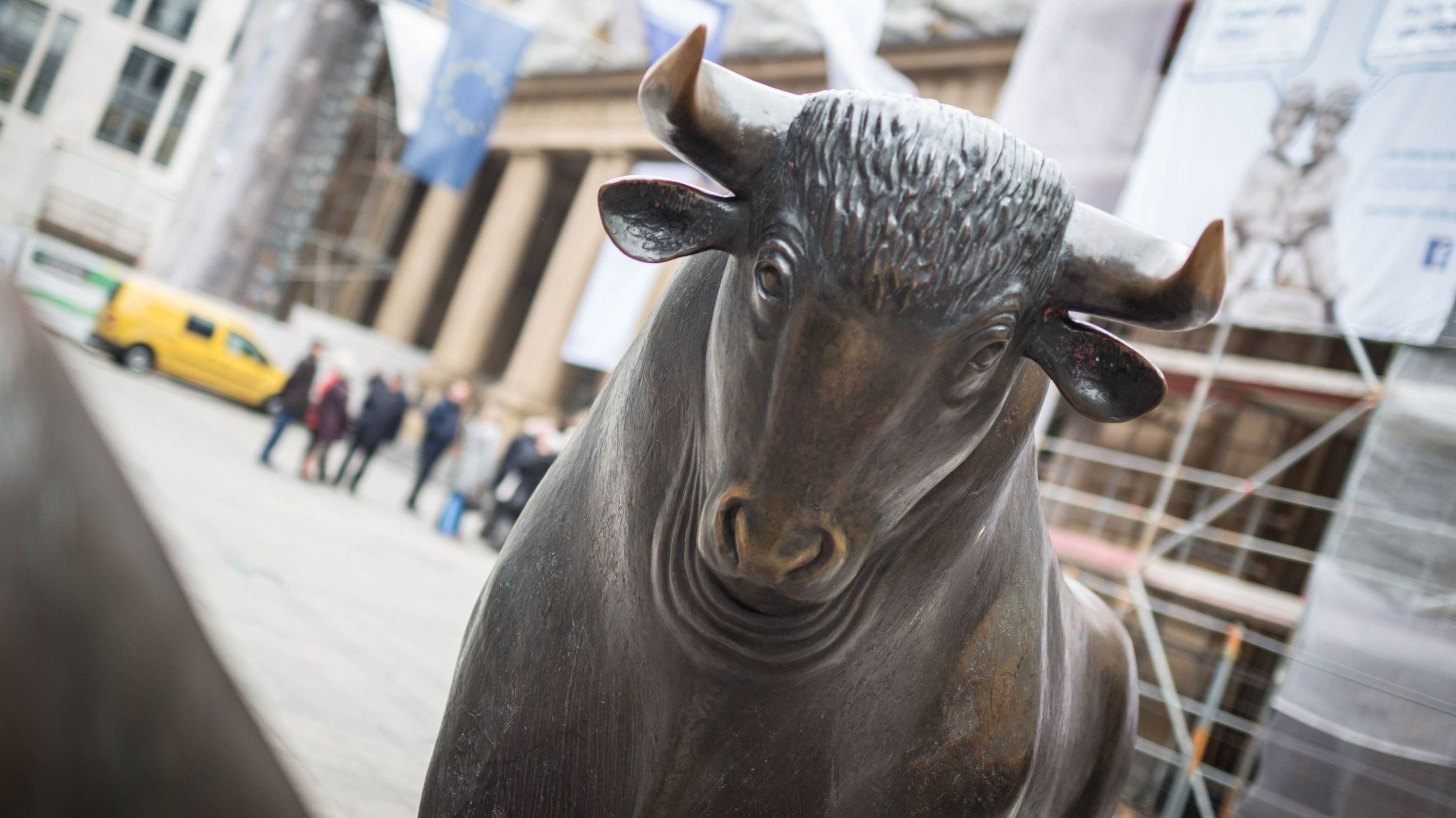 Börse: Dax wieder über 25.000 Punkten