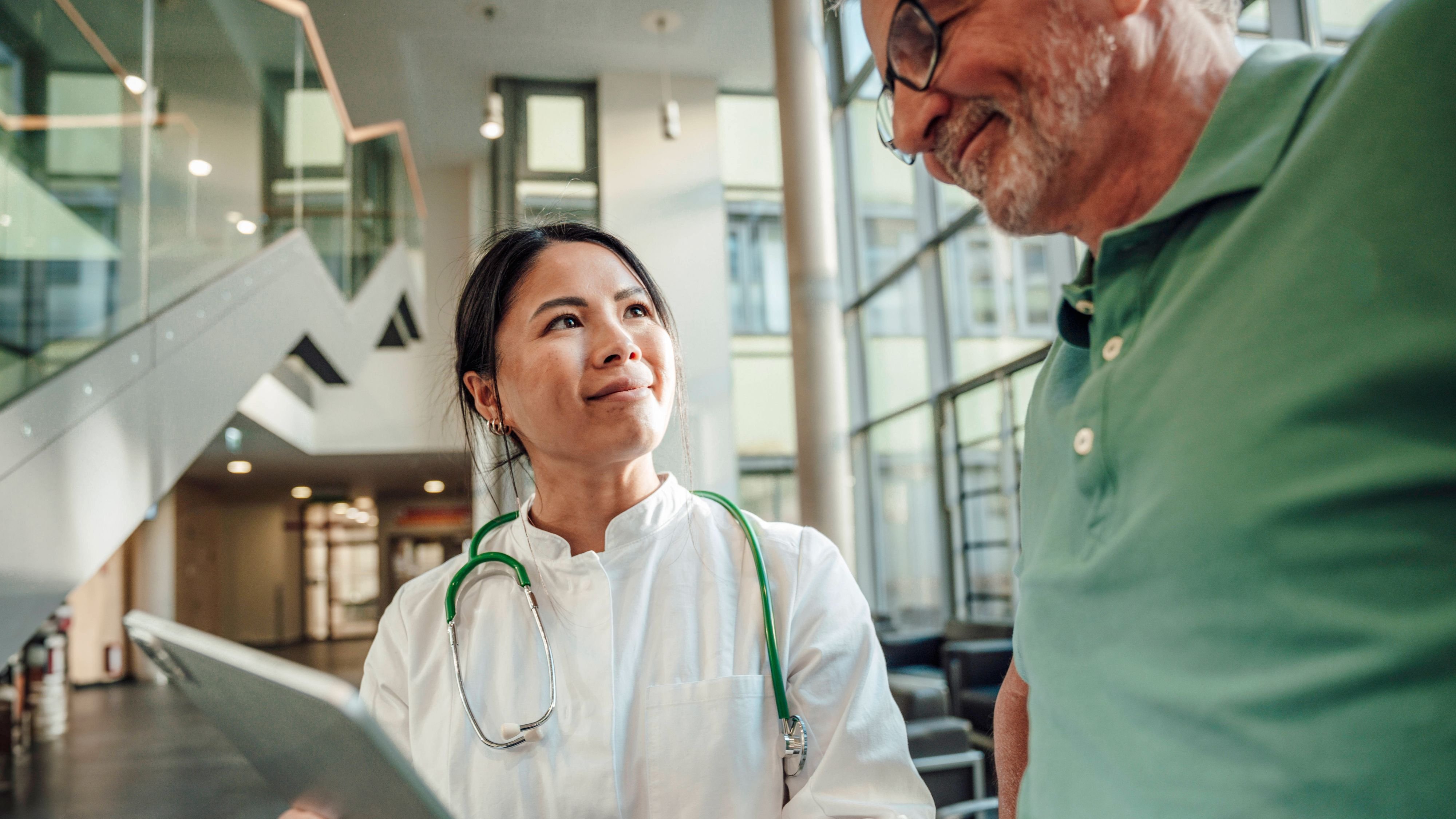 Vorauszahlung: Diese Strategie hilft Gutverdienern, mit der Krankenversicherung Steuern zu sparen