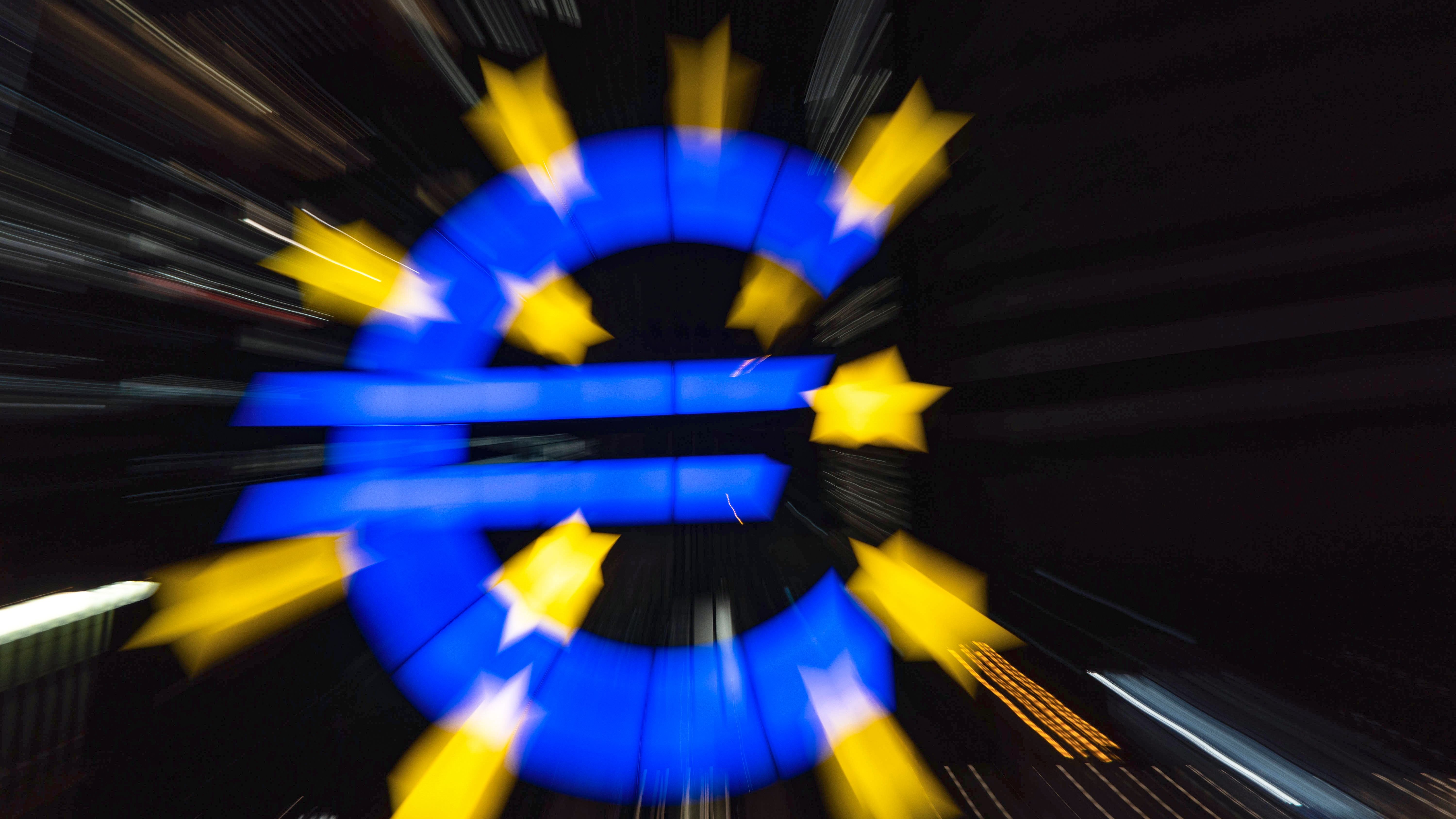 Is a new euro crisis looming? - | France's debt is putting pressure on ...