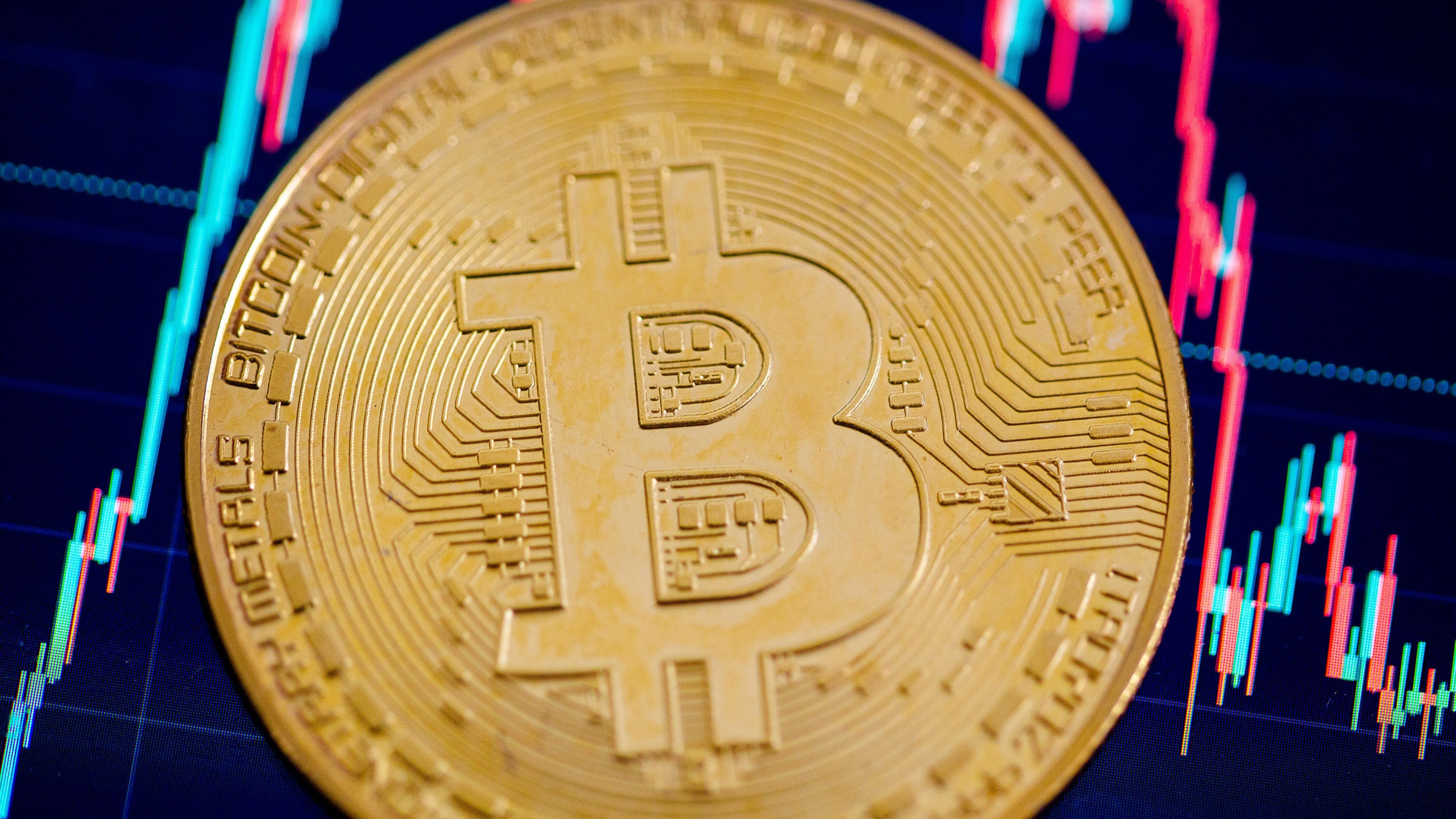 Kryptowährung: Bitcoin-Kurs fällt nach US-Zolldrohungen deutlich