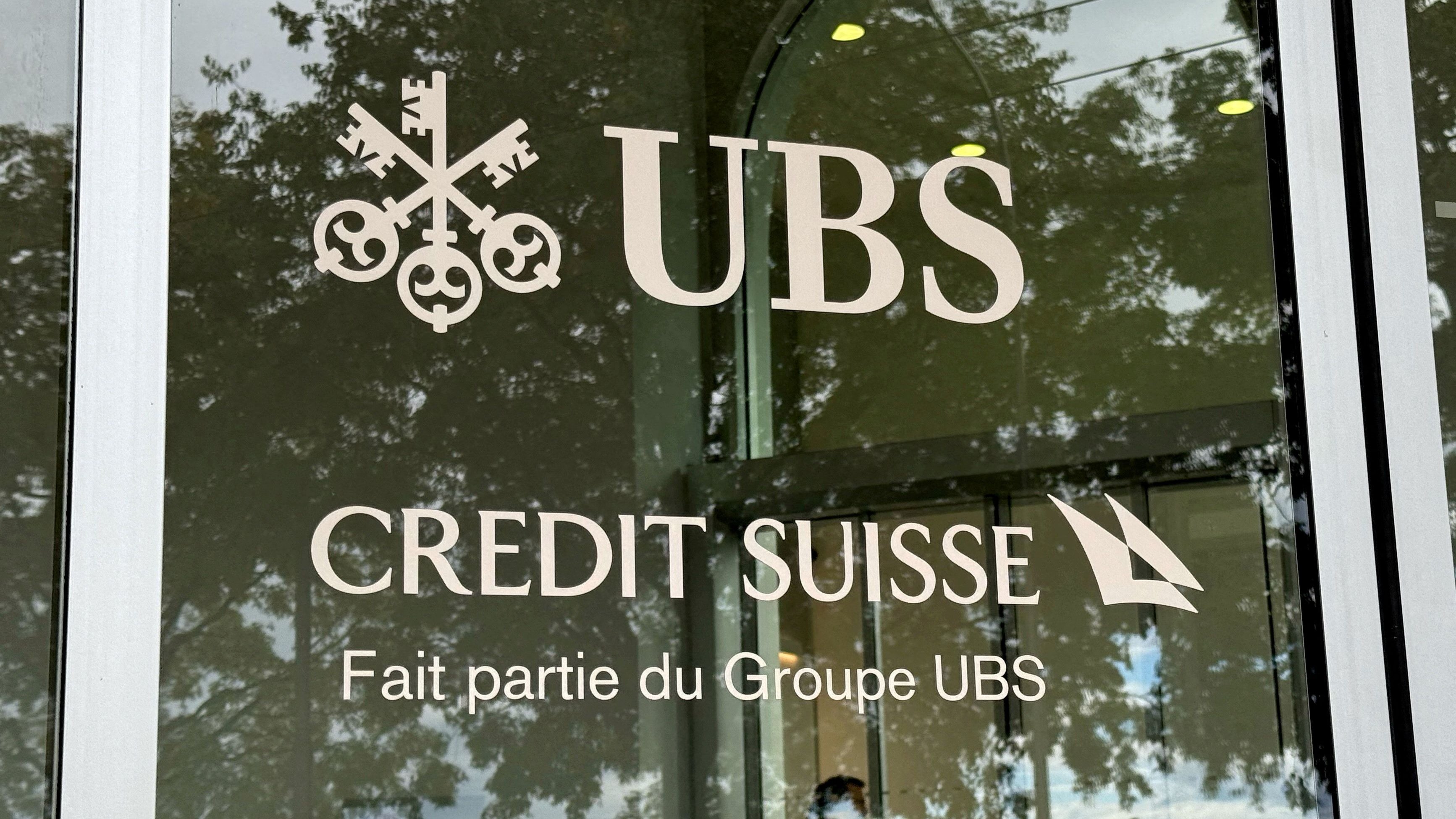 UBS: Schweizer Großbank will bis 2027 offenbar weitere 10 ...