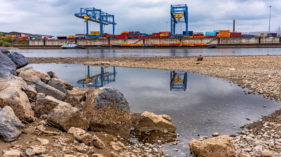 Niedrigwasser am Rhein: Warum Lkw die Rheinschifffahrt nicht ersetzen können