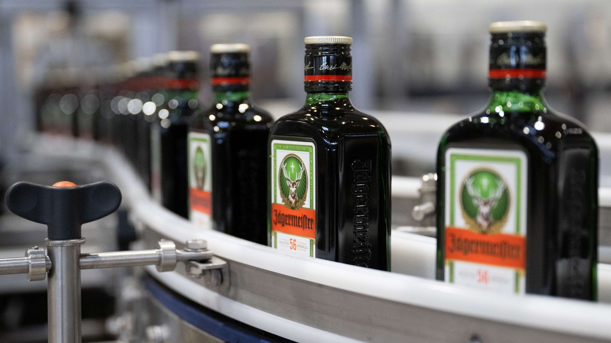 Spirituosen: Jägermeister trotzt Flaute und verkauft mehr Kräuterlikör - WirtschaftsWoche