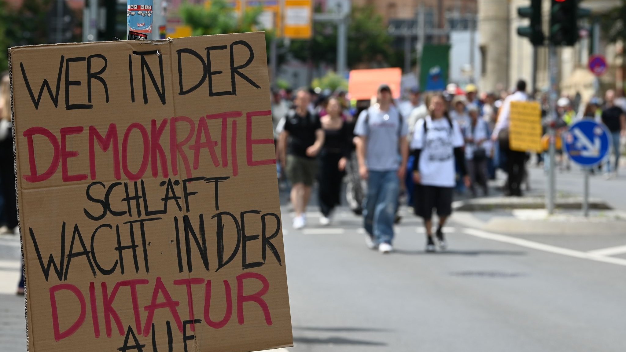 AfD-Parteitag: Tausendfacher Protest gegen die AfD - Spitzenduo bestätigt