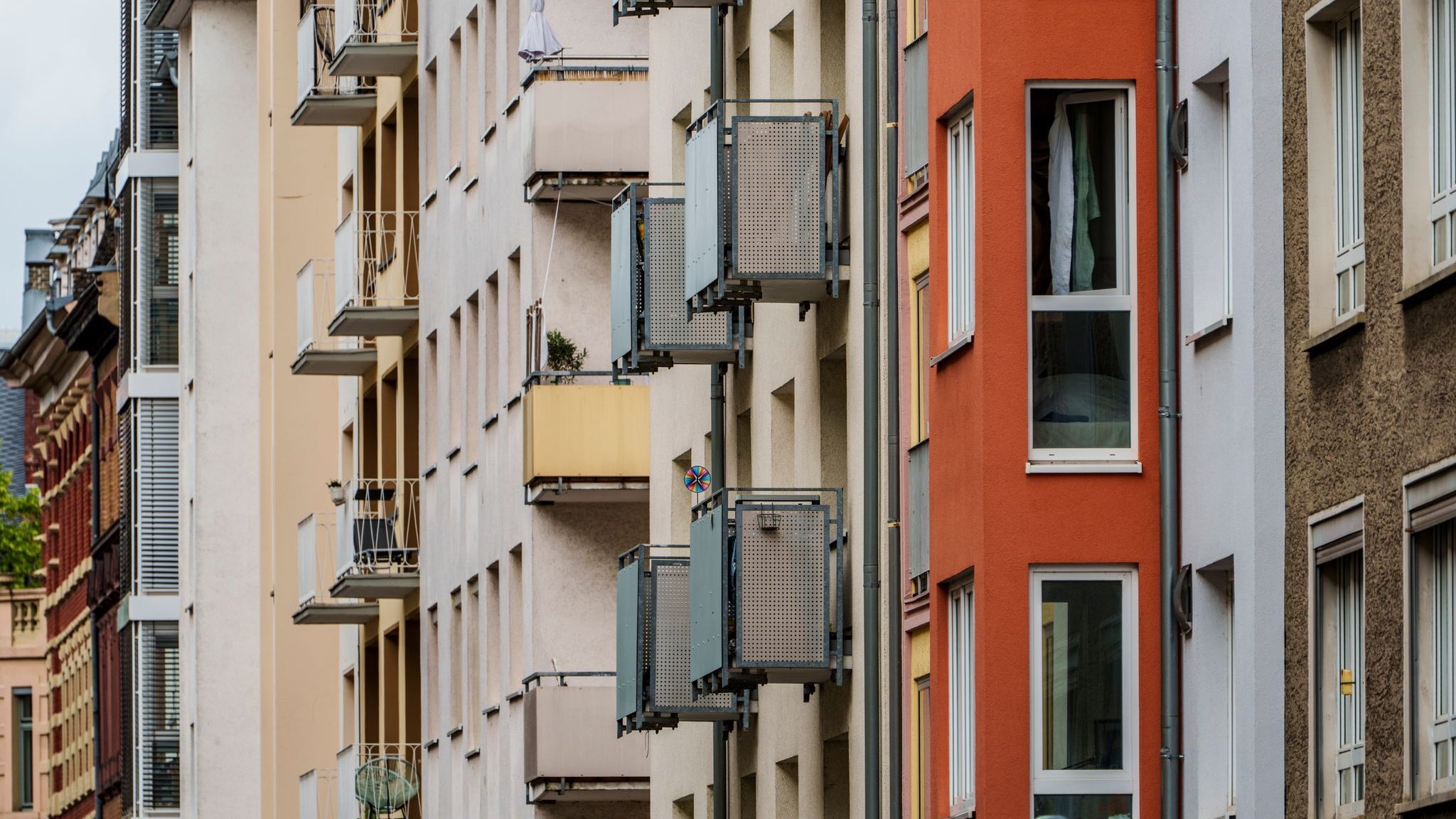 Immobilien: Miete für viele schwer bezahlbar – was hält vom Kauf ab?