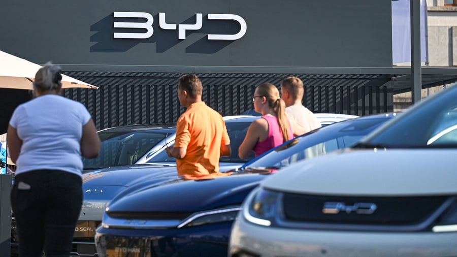E-Auto-Prämie verfehlt Ziel: Wieso die Regierung mit der E-Auto-Prämie jetzt die Chinesen subventioniert