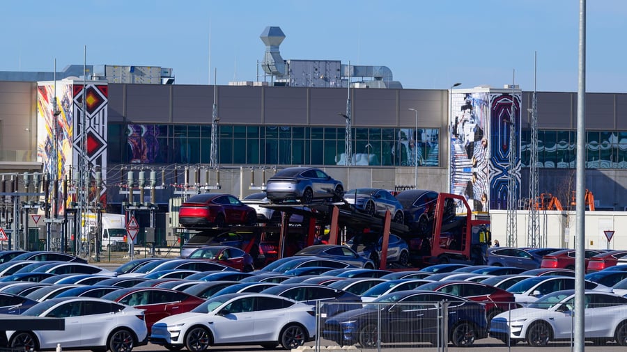 Tesla in Grünheide: Tesla will in Grünheide 1000 Mitarbeiter einstellen