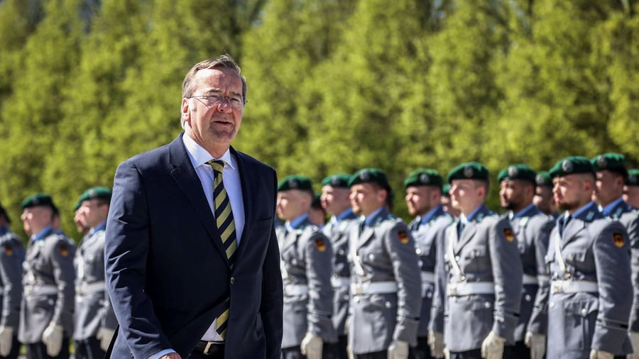 Stärkung der Bundeswehr: Der Minister muss kämpfen