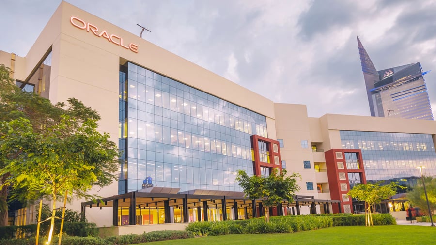 Iran-Krieg: Oracle-Gebäude in Dubai von Drohnentrümmern beschädigt