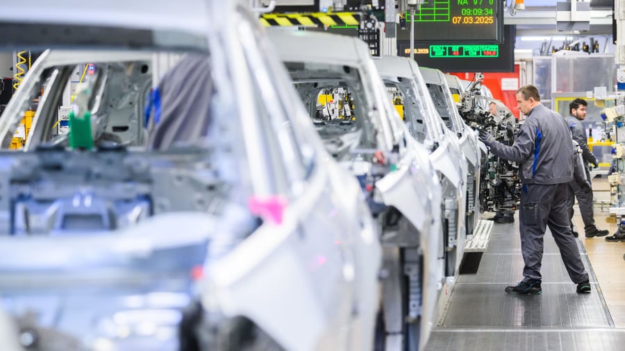 Anteil verdoppelt: Immer mehr Industriefirmen leiden wegen Chipkrise unter Materialmangel