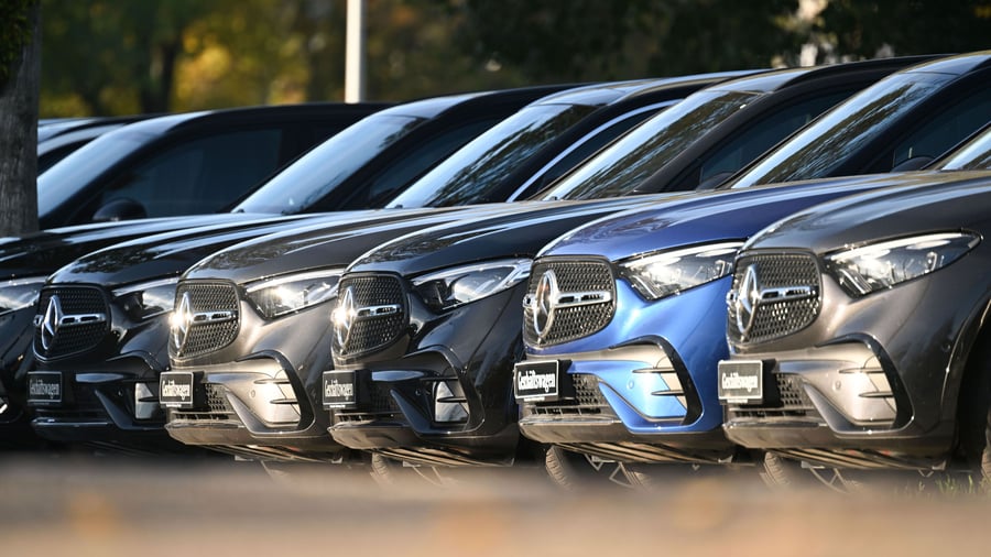 Autobranche: Mercedes-Benz verkauft erneut weniger Autos