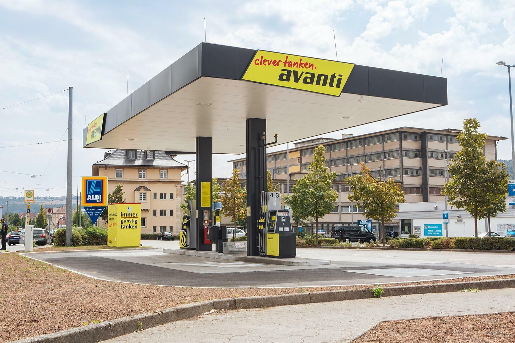 BrandIndex: Billig-Tankstellen auf Supermarkt-Parkplätzen