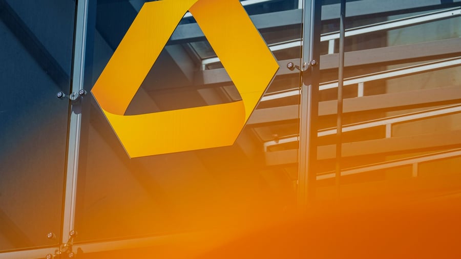 Commerzbank: Unicredit steigert Commerzbank-Anteil auf über ein Drittel