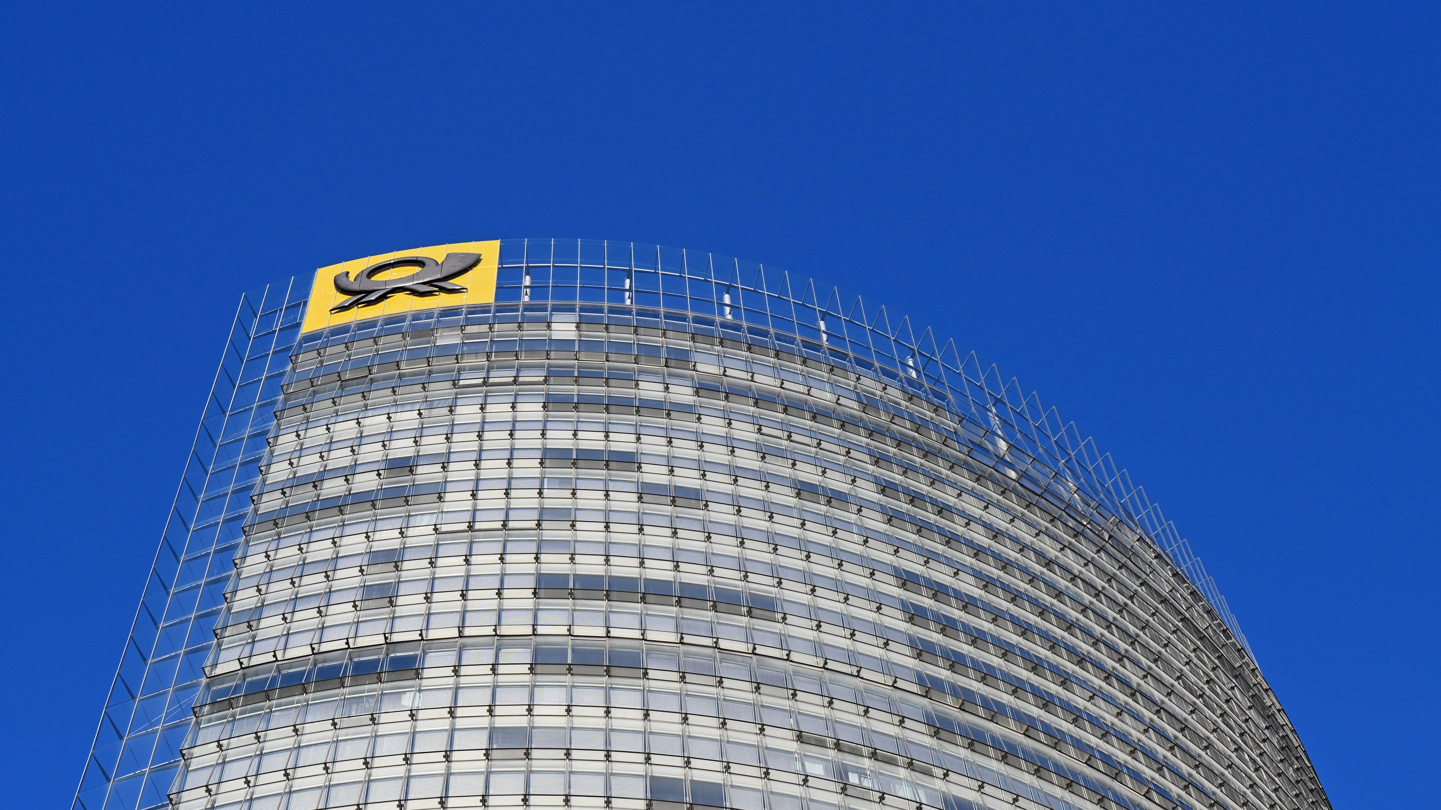 DHL raises 2026 earnings forecast after strong third quarter