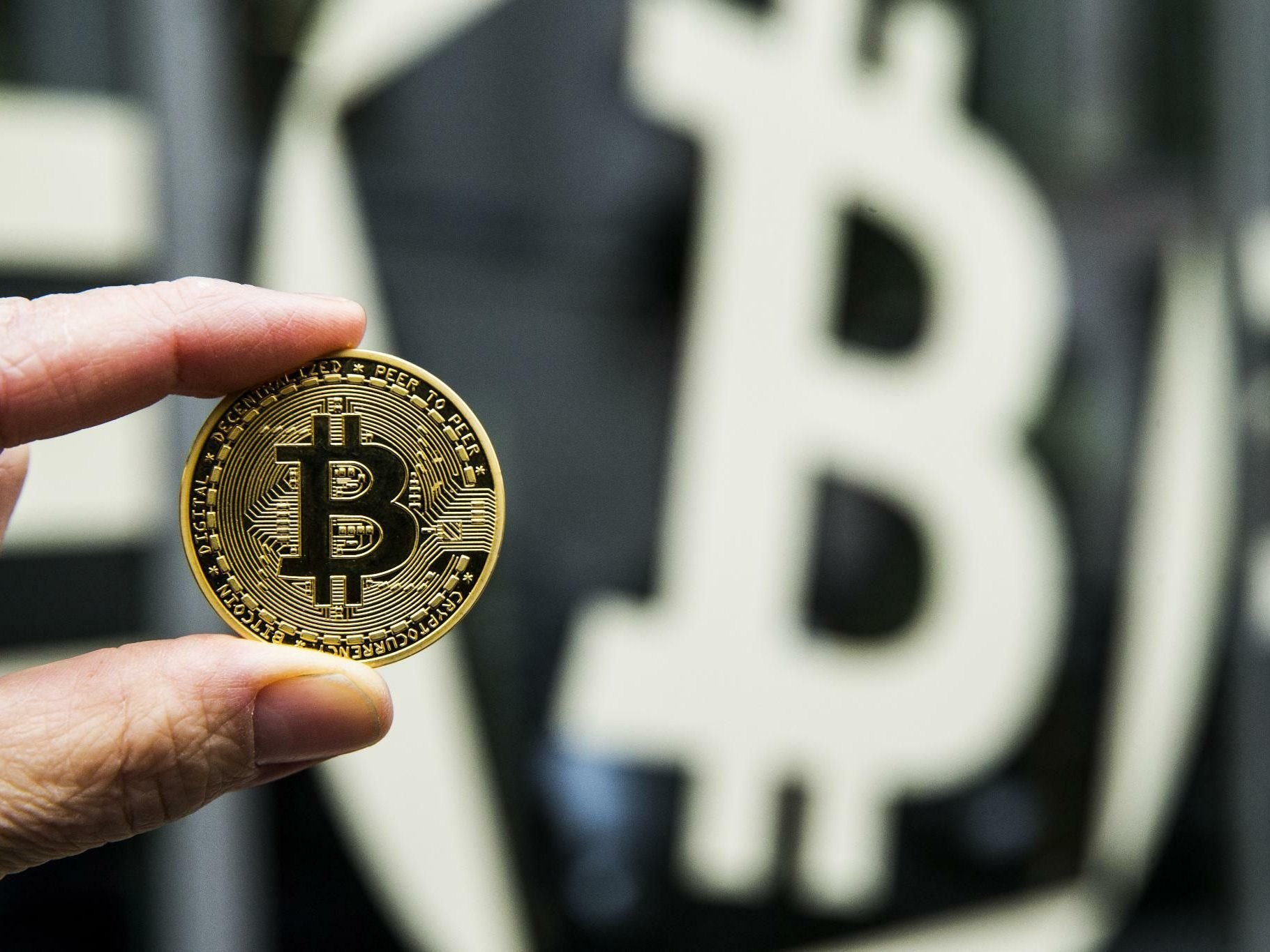 Bitcoin: Wie Banken & Regierungen am eigenen Digitalgeld arbeiten