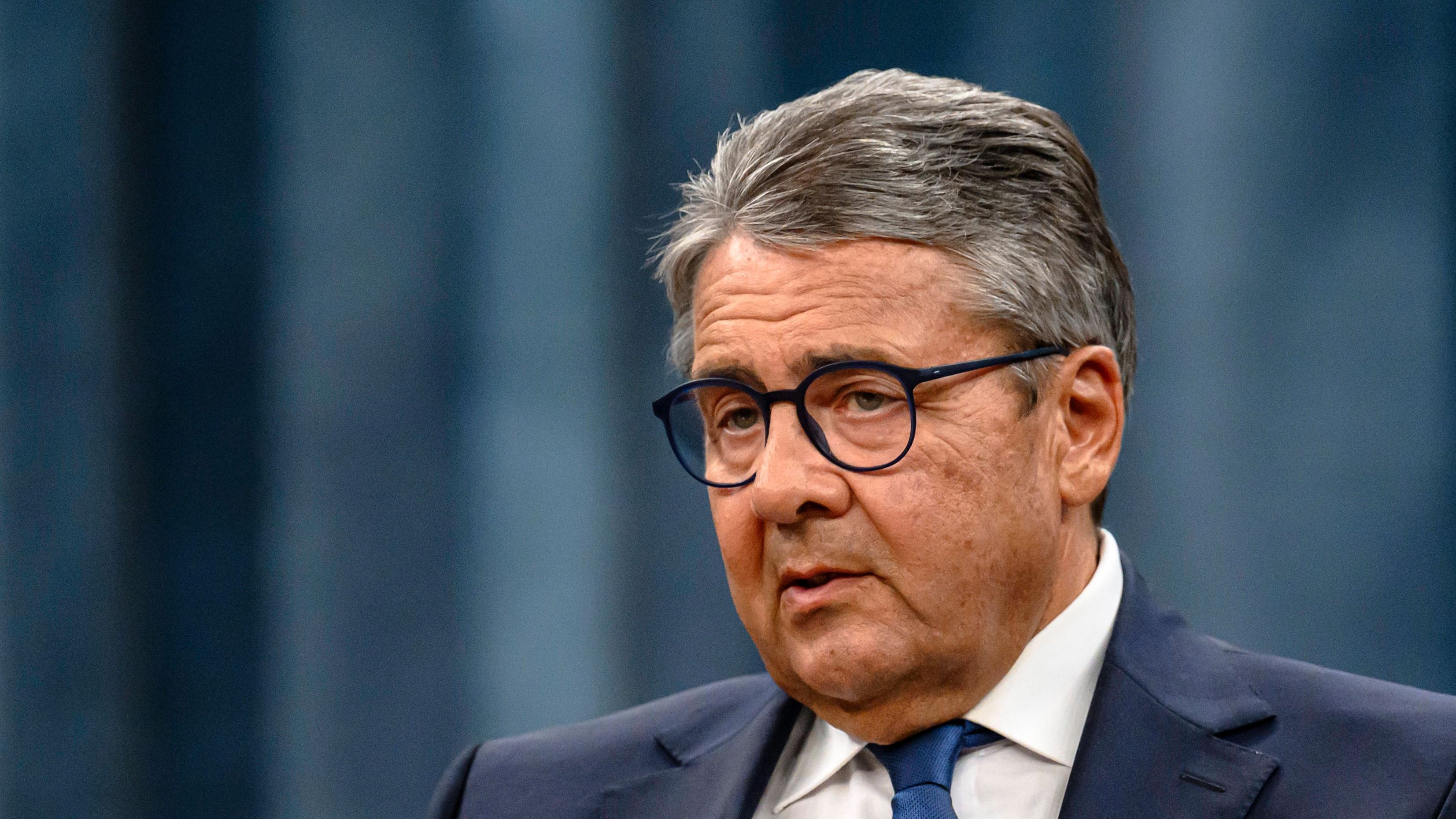 Sigmar Gabriel im Interview: „Donald Trump imponiert nur wirtschaftliche ...