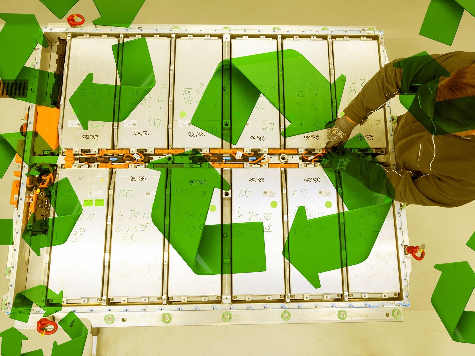 Lithium-Ionen-Batterien: Sauberes Recycling für E-Auto-Batterien