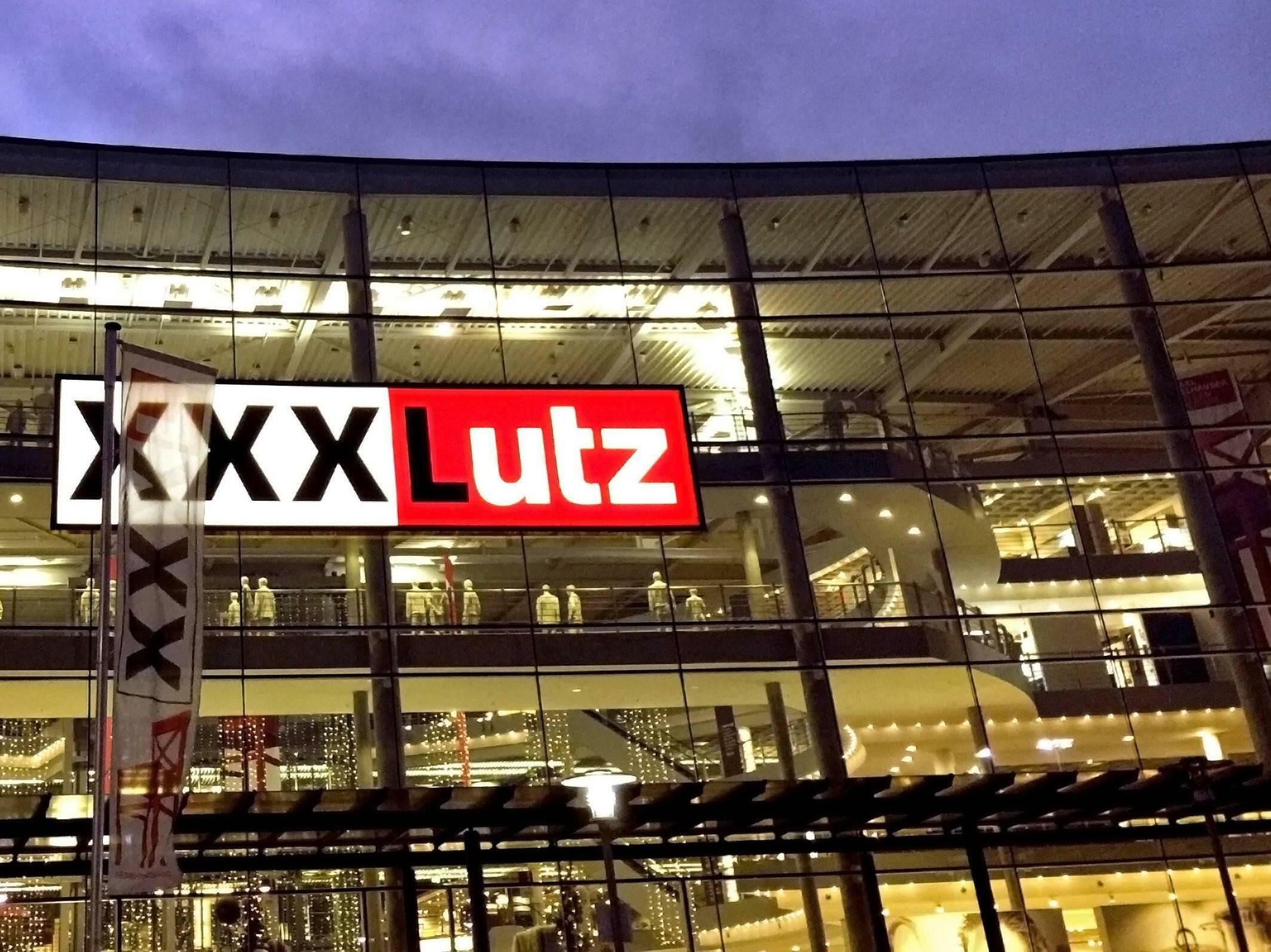 XXXLutz jagt Ikea: Gigantenrennen der Möbelhändler