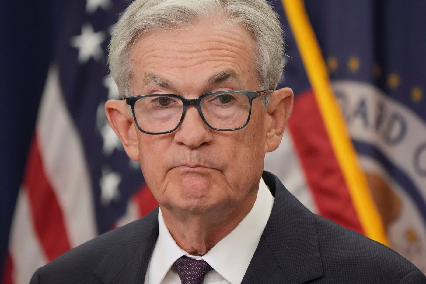 Fed: Powell lässt weiteren Zinskurs offen: Fed steckt mit Doppelmandat