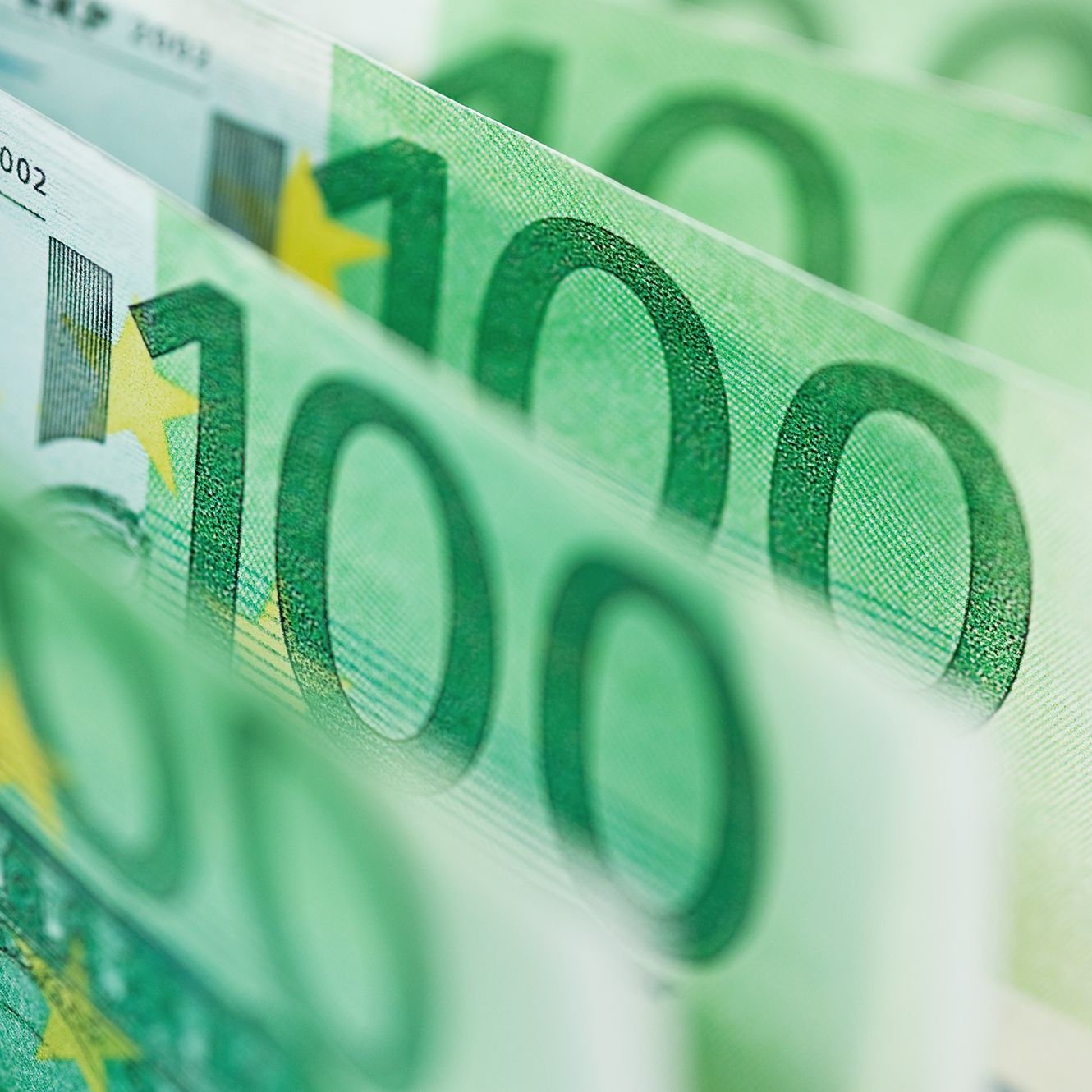 Geld anlegen 2025: Wie lassen sich 100.000 Euro rentabel anlegen?