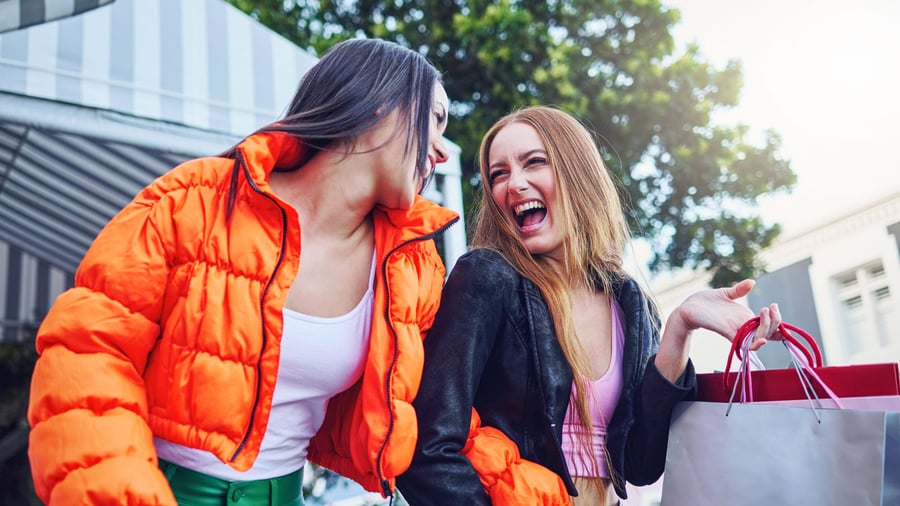 Soziale Medien: Wie Trends das Sparverhalten der Gen Z beeinflussen