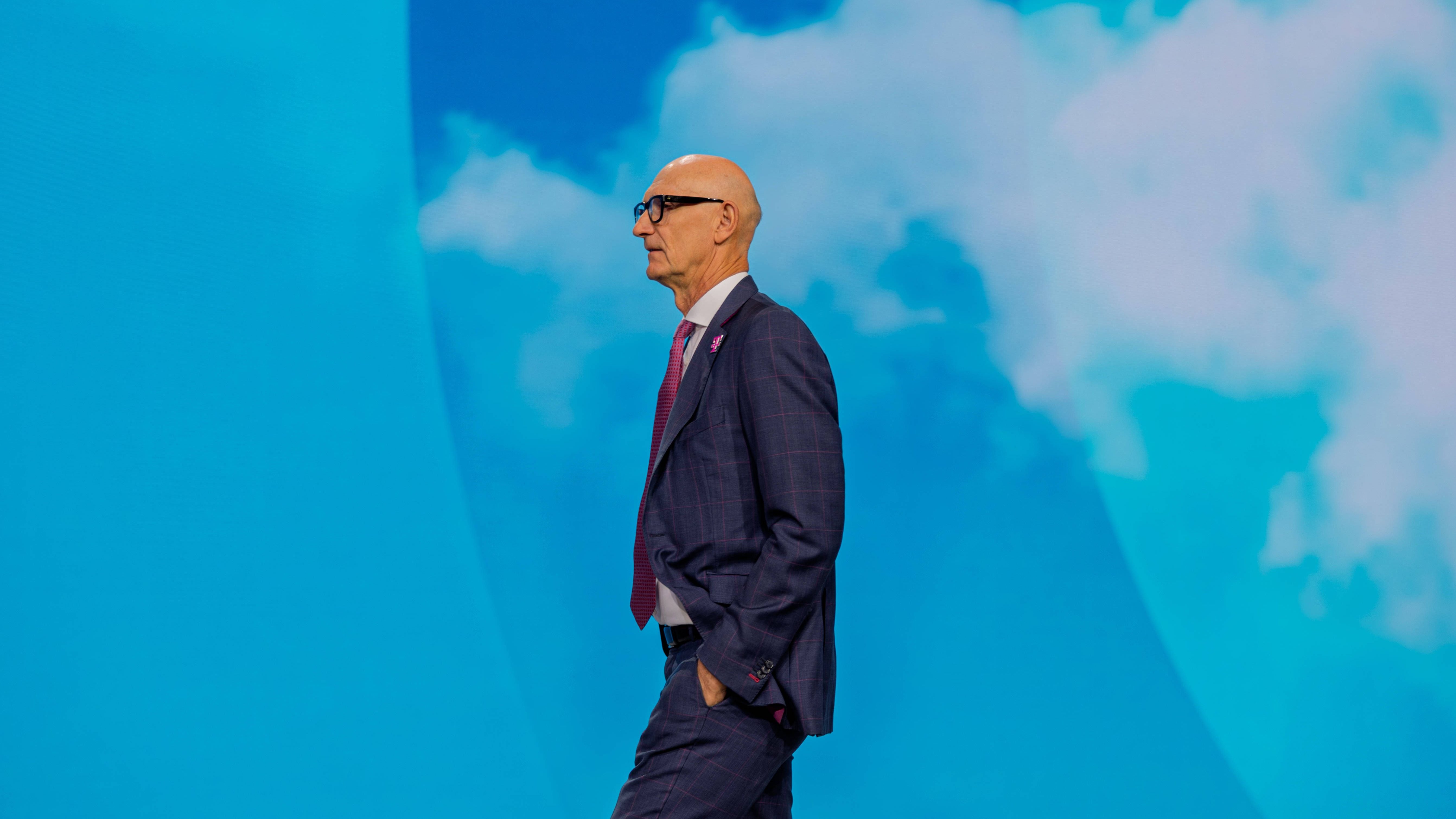 Telekom rudert beim Glasfaserausbau zurück – Profitabilität vor Tempo