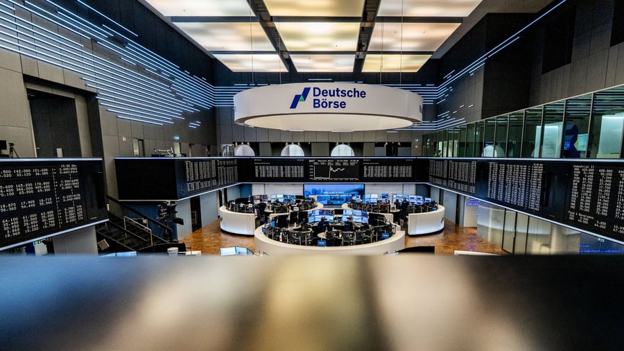 Börse aktuell: Dax auf Talfahrt – Nervosität nach neuem Iran-Ultimatum bleibt