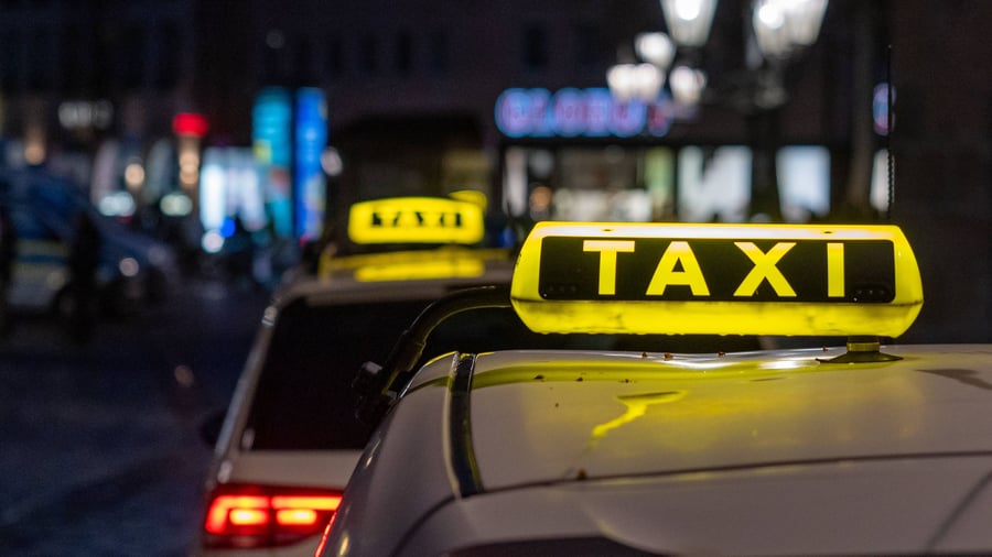 Taxifahrer und Spritpreis: „Aktuell freuen wir uns über jeden Meter, den wir nicht fahren müssen“