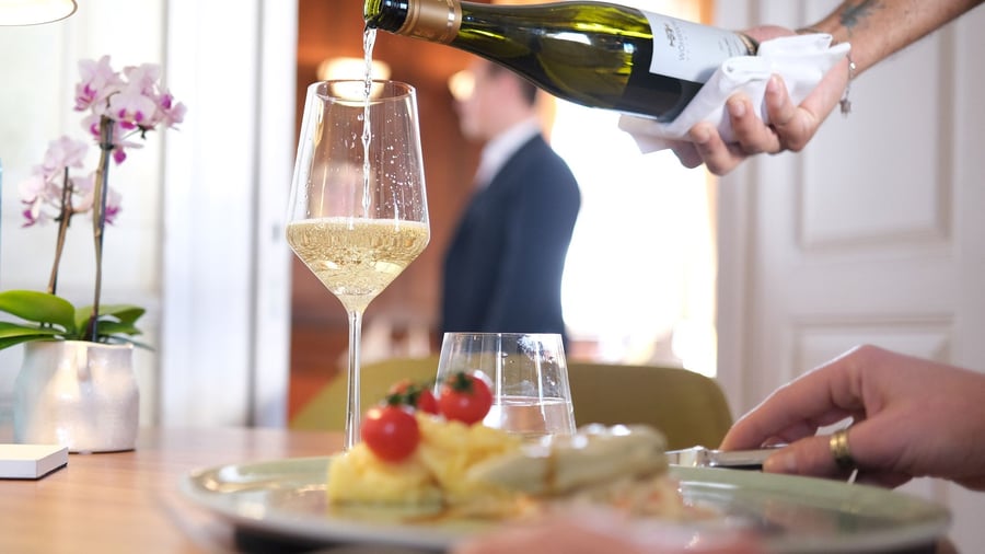 Hotels und Restaurants: Umsatz im Gastgewerbe sinkt 2025